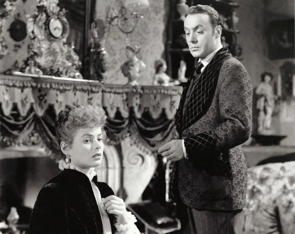 A still from the 1944 film Gaslight showing a husband manipulating his wife
